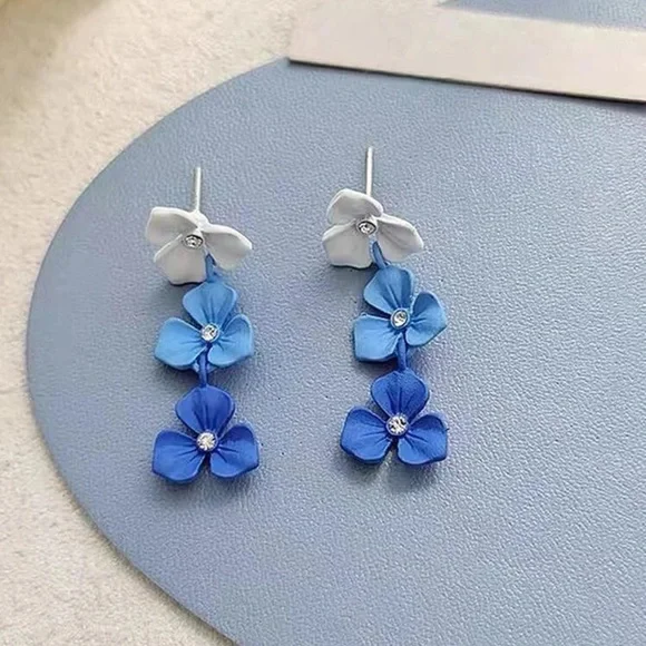 New Elegant Blue and White Floral Earrings - Picture 5 of 5